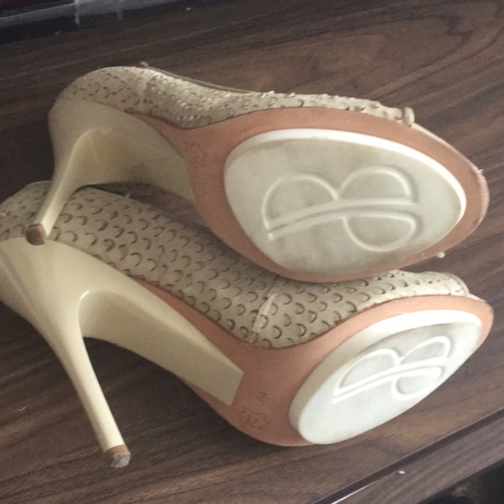Heels - Picture 4 of 5